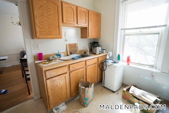 92 Maple St, Unit 3 in Malden, MA - Building Photo - Building Photo