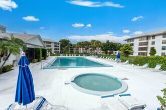 3540 Whitehall Dr in West Palm Beach, FL - Building Photo - Building Photo