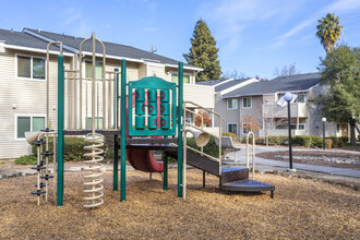 Pepperwood Knoll Apartments in Sacramento, CA - Building Photo - Building Photo