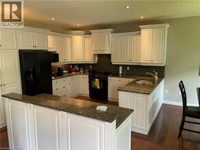 260 Deer Ridge Dr in Kitchener, ON - Building Photo - Building Photo