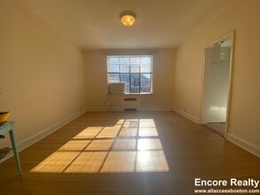 105 Longwood Ave in Brookline, MA - Foto de edificio - Building Photo