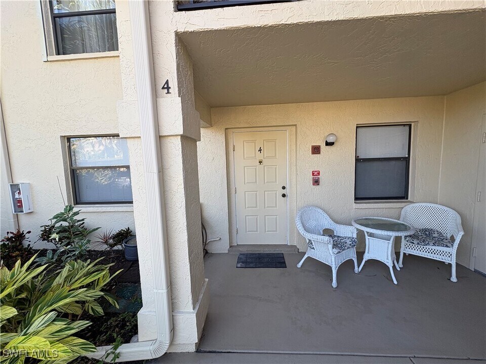 8383 Charter Club Cir in Ft. Myers, FL - Building Photo