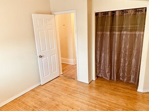 330 Raymond St-Unit -06 in Elgin, IL - Building Photo - Building Photo