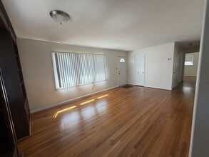 1008 W Arlington Blvd in Greenville, NC - Building Photo - Building Photo