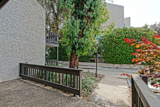 5032 Maytime Ln in Culver City, CA - Building Photo - Building Photo