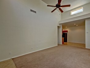 8940 W Olive Ave in Peoria, AZ - Foto de edificio - Building Photo