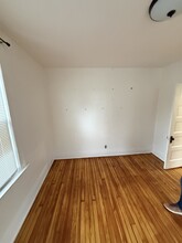 8436 Burns Ave, Unit First Floor in Cincinnati, OH - Foto de edificio - Building Photo