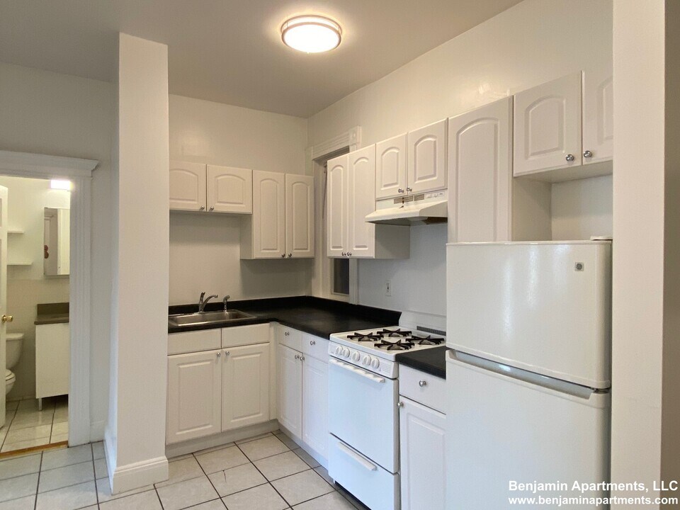 1295 Commonwealth Ave, Unit 1 in Boston, MA - Foto de edificio