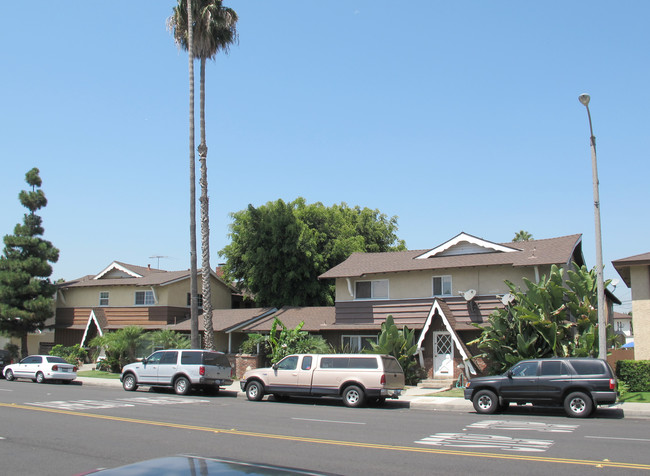 10525 Downey Ave in Downey, CA - Building Photo - Building Photo