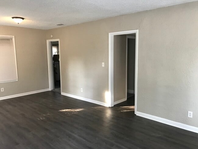 1030 Lake Forest Blvd in Jacksonville, FL - Building Photo - Building Photo