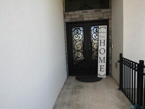 1525 W Mahone Dr in Artesia, NM - Building Photo - Building Photo