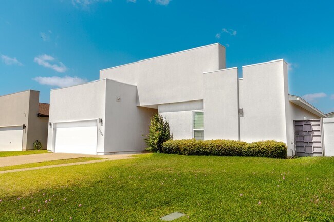 7404 Thomas Harris Dr in Laredo, TX - Building Photo - Building Photo