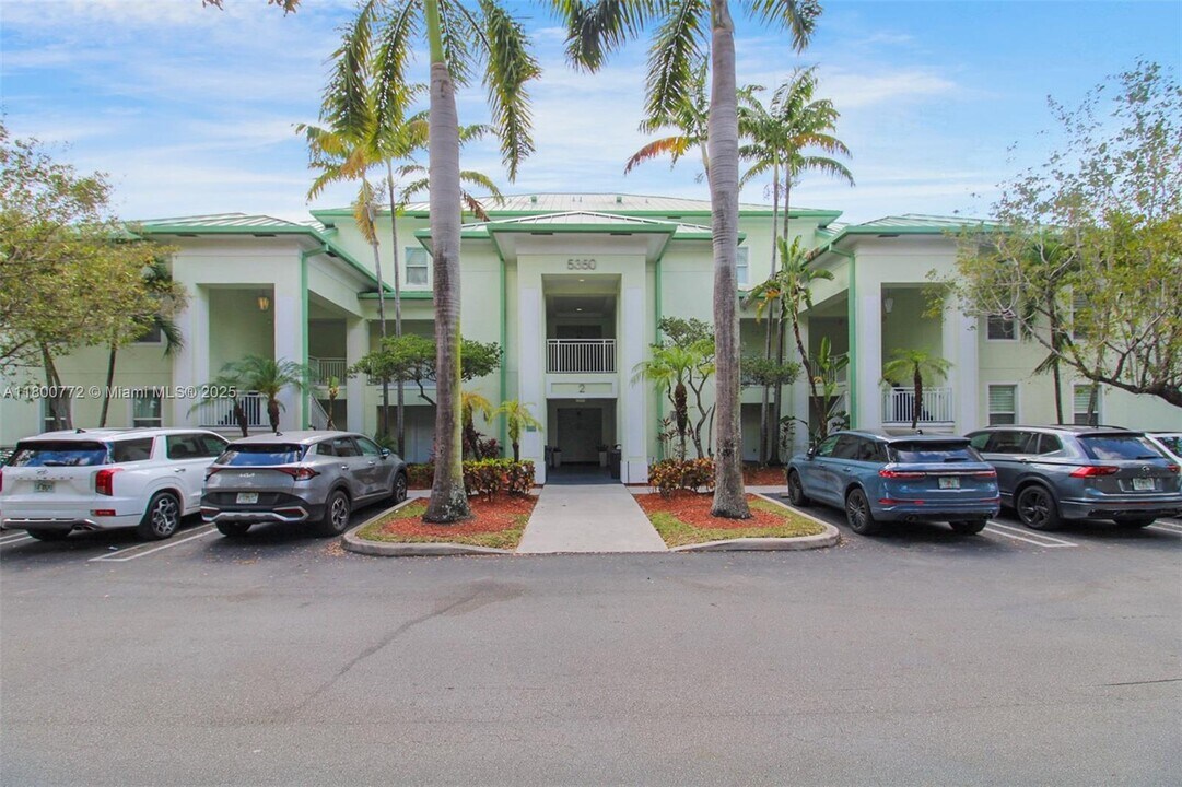 5350 NW 87th Ave in Doral, FL - Building Photo