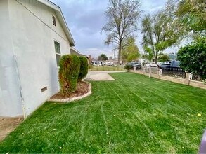 3647 Elliotta Dr in Riverside, CA - Foto de edificio - Building Photo