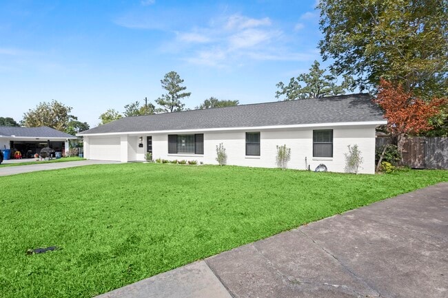 6 Pom Ct in Houston, TX - Building Photo - Building Photo