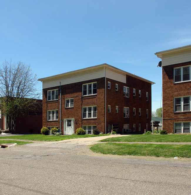 1640 20th St in Cuyahoga Falls, OH - Building Photo - Building Photo