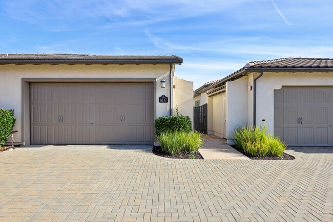 8137 Auberge Cir in San Diego, CA - Building Photo - Building Photo