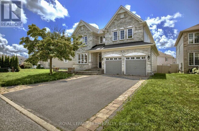 184 Cheyenne Way in Ottawa, ON - Building Photo - Building Photo