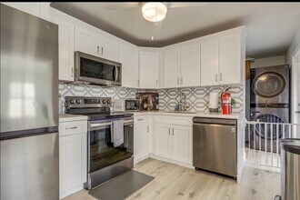 4295 Crestdale St in Palm Beach Gardens, FL - Building Photo - Building Photo