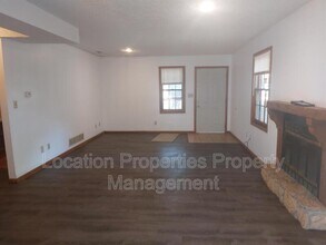 324 Northwood Ln in Lawrence, KS - Building Photo - Building Photo