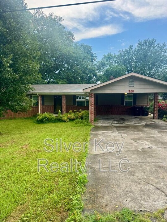 526 Brewer St in Athens, TN - Building Photo