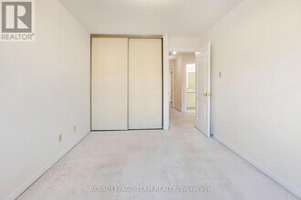 10 Stonebriar Dr in Ottawa, ON - Building Photo - Building Photo