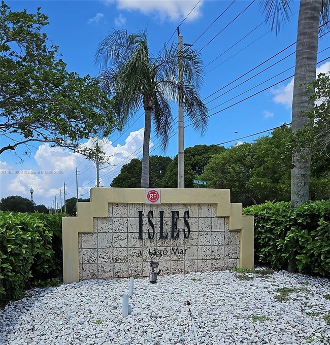 731 Vista Isles Dr in Plantation, FL - Building Photo - Building Photo