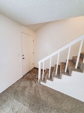 2196 Lancaster Dr NE in Salem, OR - Foto de edificio - Building Photo