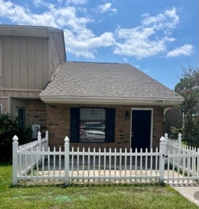 property at 1206 Stephen Dr