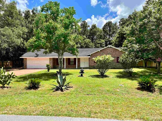 5905 Pamela Dr in Milton, FL - Building Photo - Building Photo