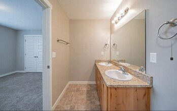 Meadowcreek Townhomes in Idaho Falls, ID - Building Photo - Building Photo
