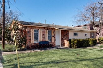 506 N Elm St in Arlington, TX - Building Photo - Building Photo