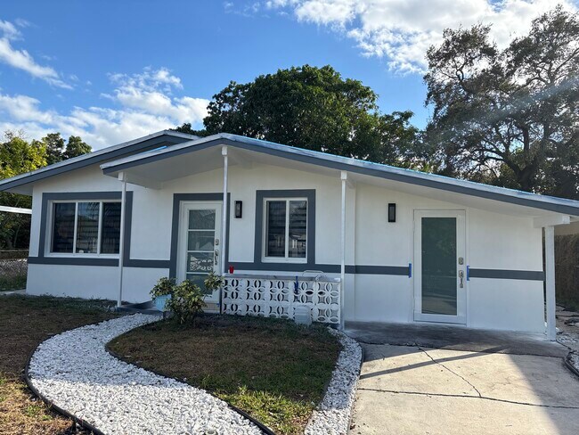2816 NW 7th St in Fort Lauderdale, FL - Building Photo - Building Photo