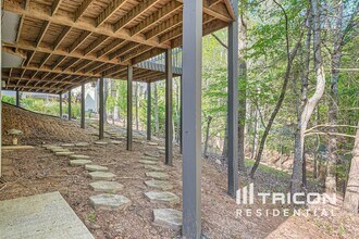 5005 Wiltshire Ln in Suwanee, GA - Building Photo - Building Photo