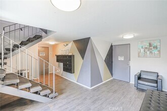 4406 Cahuenga Blvd, Unit 101 in Los Angeles, CA - Foto de edificio - Building Photo