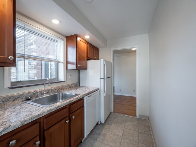 Tiffany Apartments in Pittsburgh, PA - Building Photo - Building Photo