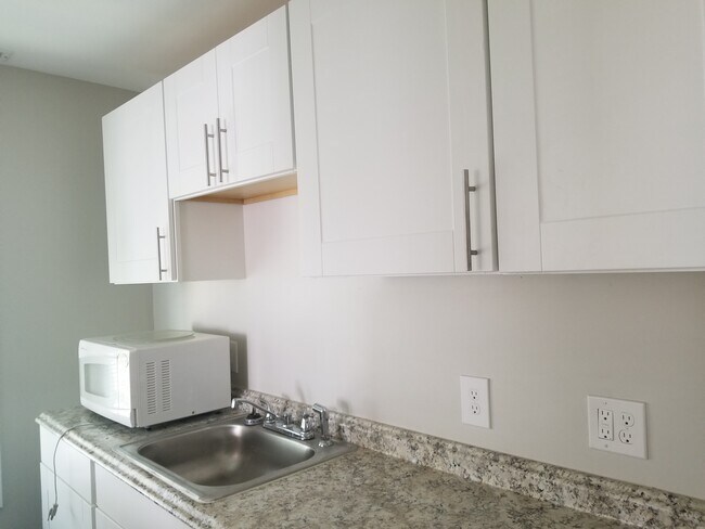 736 Savin Ave in West Haven, CT - Building Photo - Building Photo