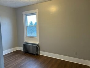 2807 Spruce Ave, Unit 2nd Fl. in Altoona, PA - Building Photo - Building Photo