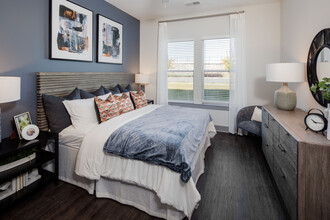 Thrive at University City in Charlotte, NC - Building Photo - Building Photo