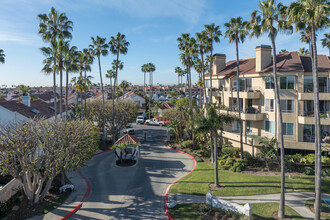 Portofino Cove in Huntington Beach, CA - Foto de edificio - Building Photo