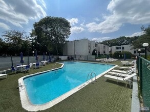 456 River Rd, Unit Apt A in Nutley, NJ - Building Photo - Building Photo
