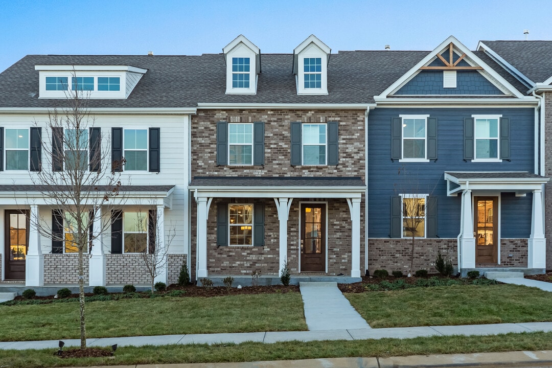 357 Hammock Ln in Spring Hill, TN - Building Photo