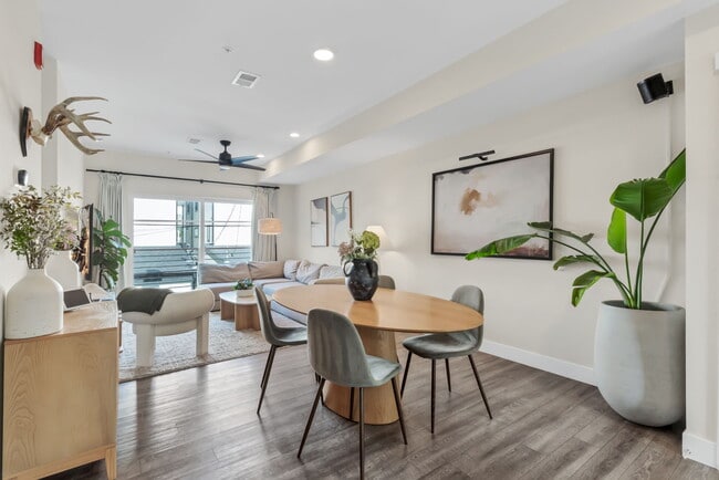 property at 3221 W Conejos Pl