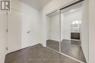 25 Holly St in Toronto, ON - Building Photo - Building Photo