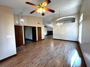 4211 Rio Viejo Dr in Bakersfield, CA - Building Photo - Building Photo