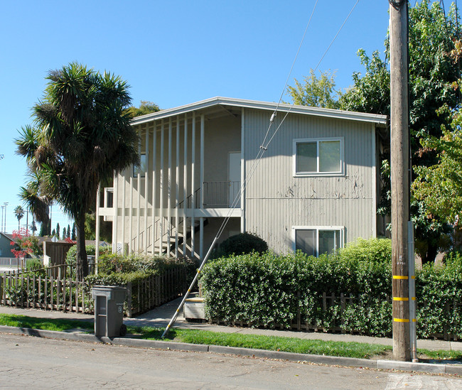 2501 Steele Ln in Santa Rosa, CA - Building Photo - Building Photo