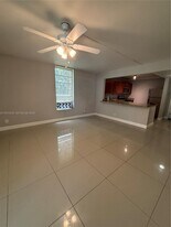 400 Commodore Dr in Plantation, FL - Building Photo