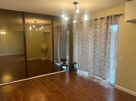 2607 Amherst Ct, Unit 42-314 in Irving, TX - Building Photo - Building Photo