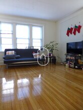 8 Littell Rd, Unit 2 in Brookline, MA - Foto de edificio - Building Photo