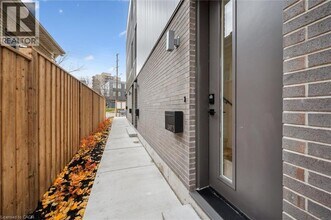 66 Union St E in Waterloo, ON - Building Photo - Building Photo